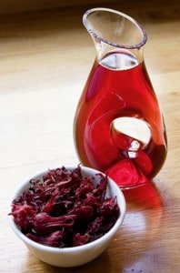  Agua de jamaica is a classic Mexican agua fresca #recipe made with dried hibiscus flowers. Get this and other Mexican recipes on theothersideofthetortilla.com. #aguafresca