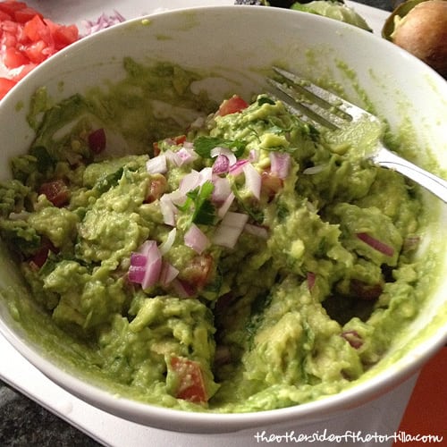 https://theothersideofthetortilla.com/wp-content/uploads/2012/05/guacamole2.jpg