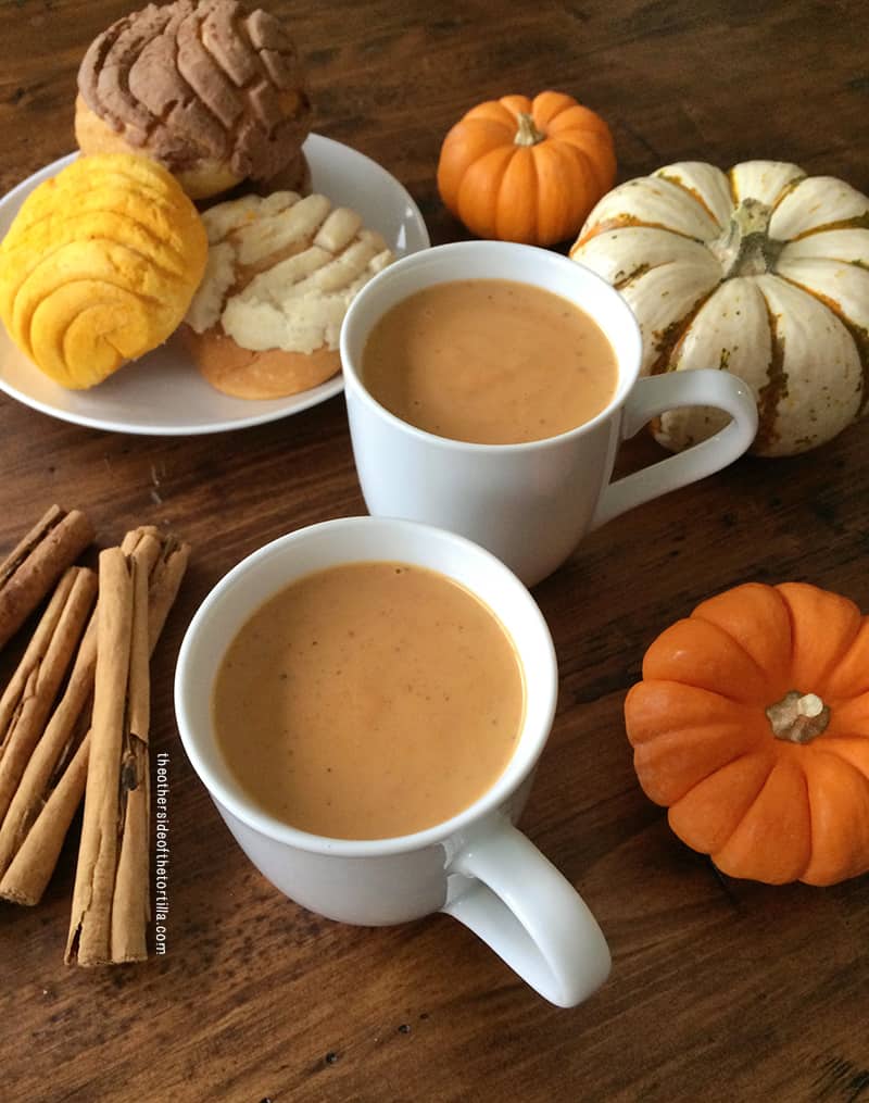 How to make Mexican atole de calabaza. A gluten-free hot beverage perfect for fall and winter! Recipe via theothersideofthetortilla.com.