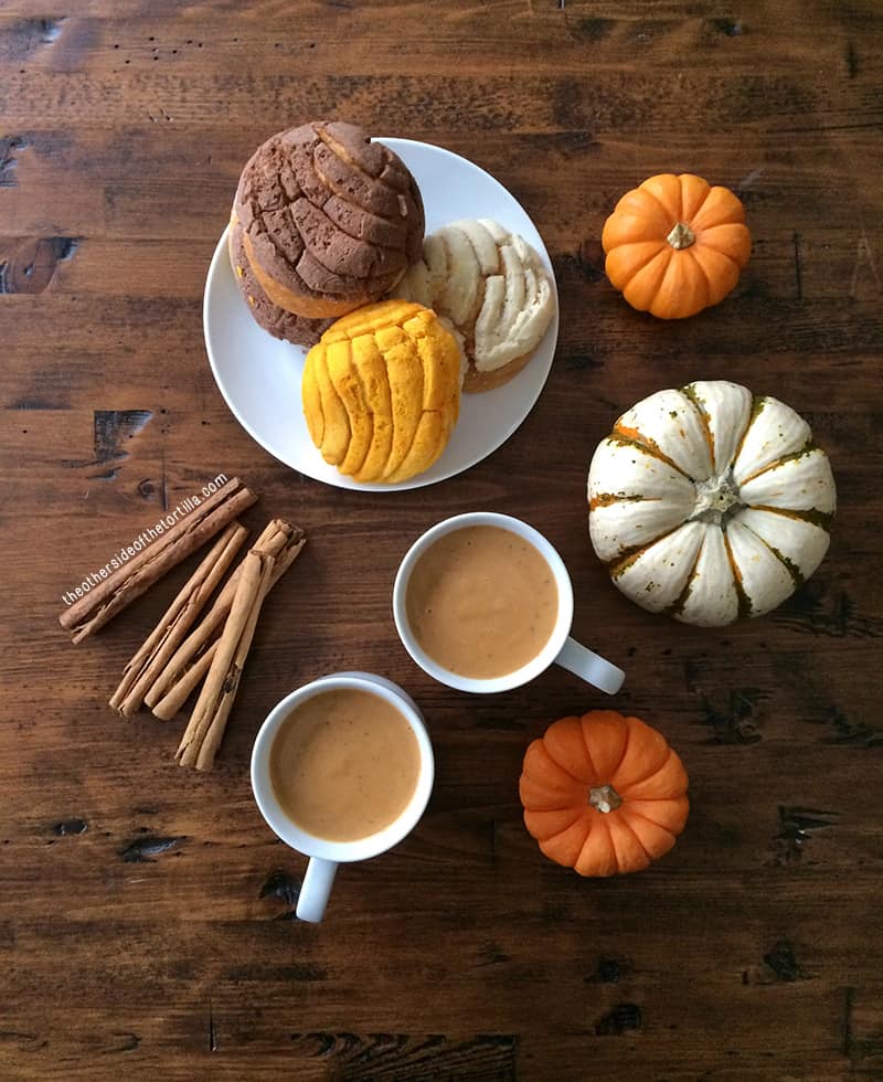 How to make Mexican atole de calabaza. Recipe via theothersideofthetortilla.com.