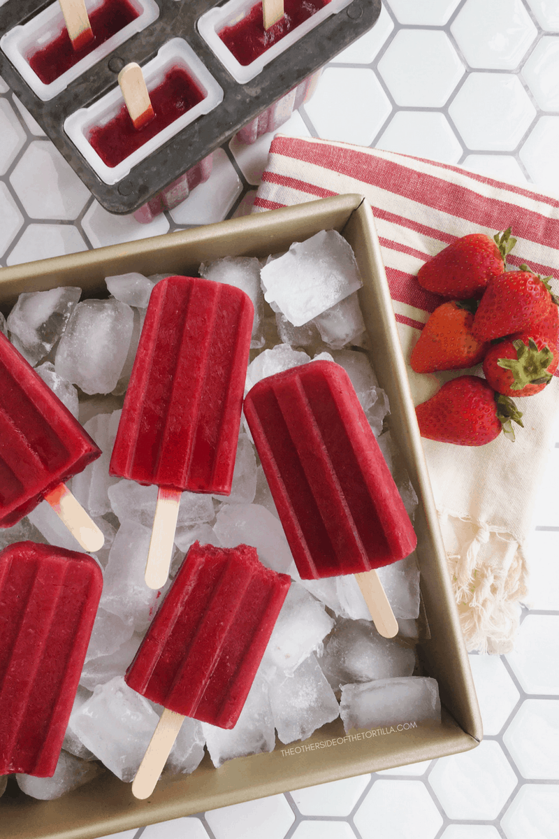 How to make strawberry hibiscus popsicles via theothersideofthetortilla.com