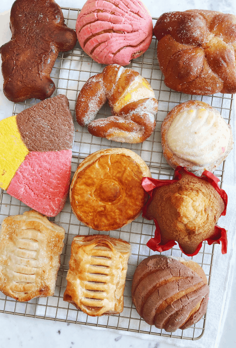 A list of typical kinds of Mexican pan dulce with photos and information ab...