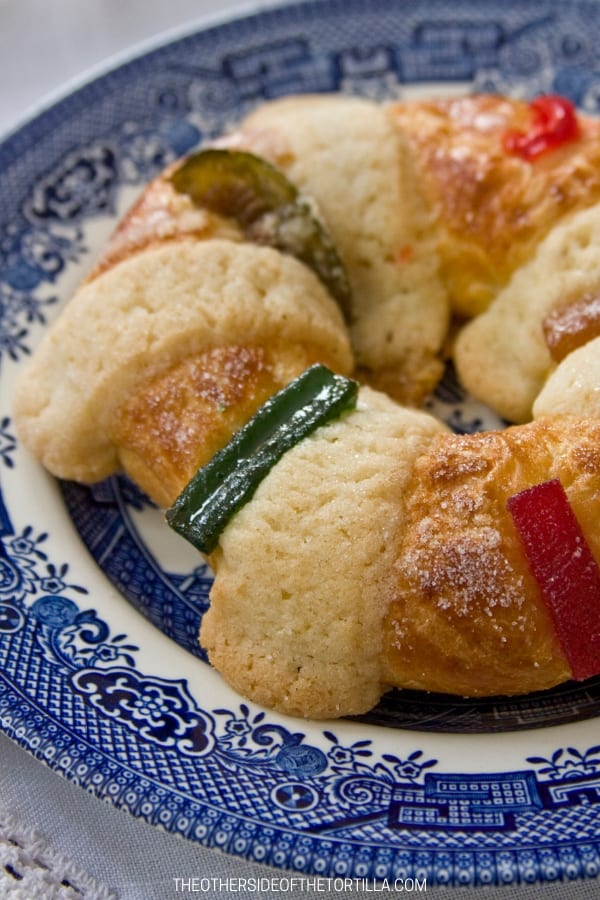 Mexican rosca de reyes for Día de los Reyes Magos