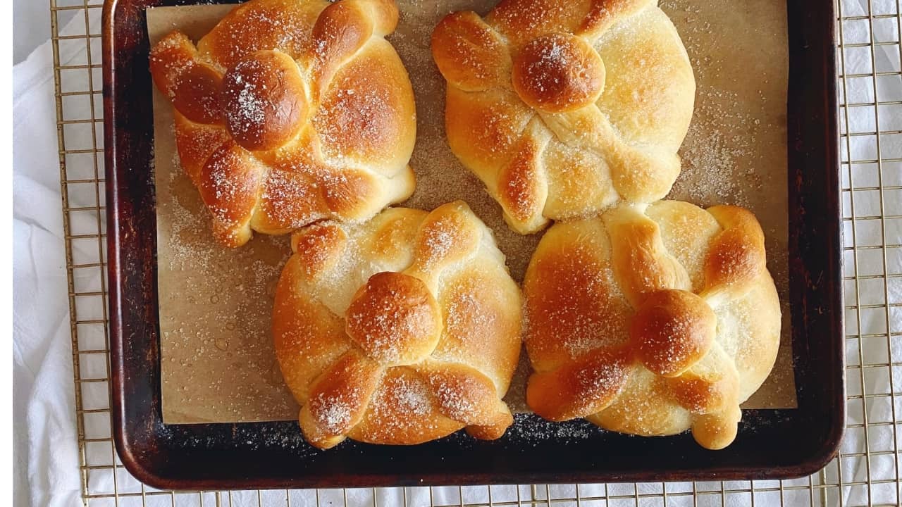 Premium Photo  Three pieces of pan de muerto. day of the dead